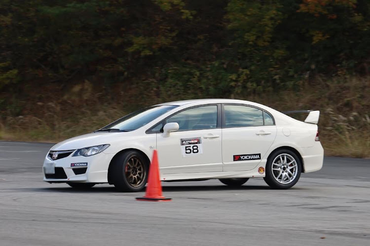 シビックの売れないベテラン芸人・ヘタれのオッさん・FD2シビックタイプR・名阪スポーツランド・ジムカーナに関するカスタム事例の投稿画像1枚目