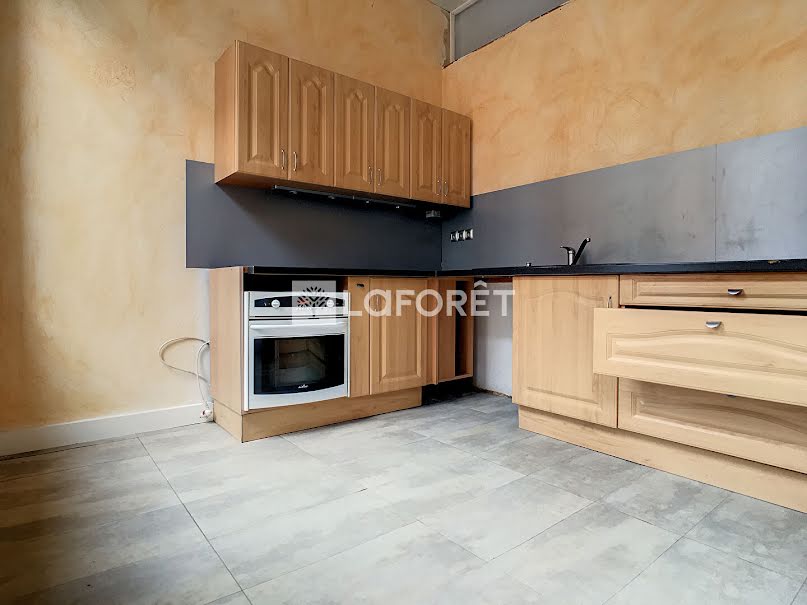 Location  appartement 3 pièces 64.89 m² à Elbeuf (76500), 565 €