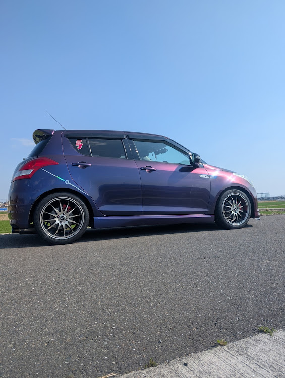 スイフトのスイフト乗りと繋がりたい・ミッドナイトパープル3改・佐賀・PIAAホイール・ホイール交換に関するカスタム事例の投稿画像1枚目