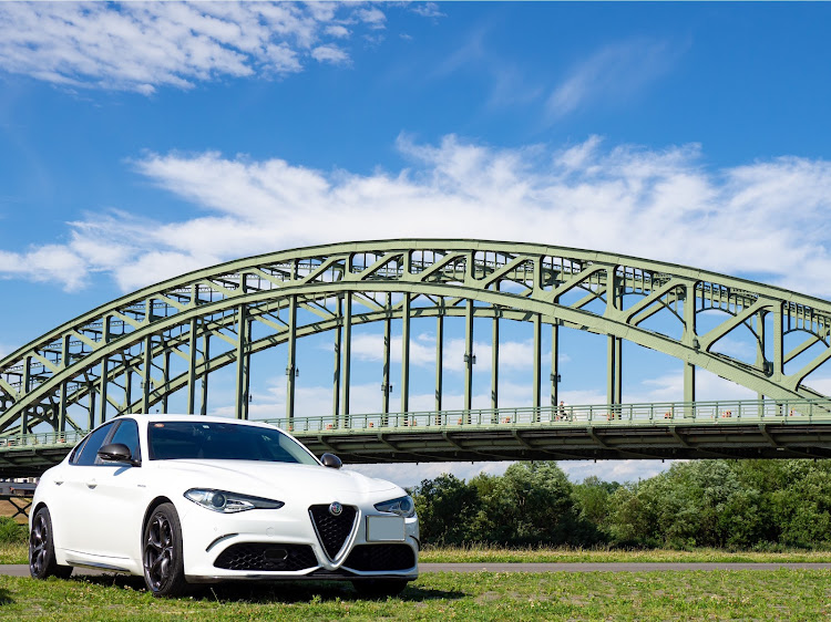 ミニ クラブマンの７月もよろしくお願いいたします・discover＿ct・旭橋・師匠とコラボ・😈悪魔レンズの世界😈に関するカスタム事例の投稿画像3枚目