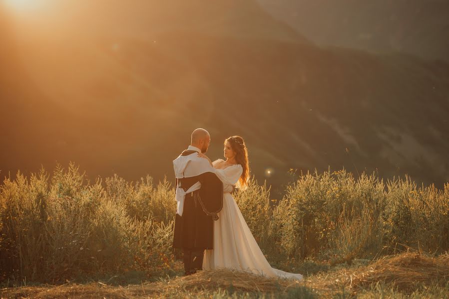 Fotógrafo de casamento Artem Apoiani (p9ovttg). Foto de 22 de fevereiro