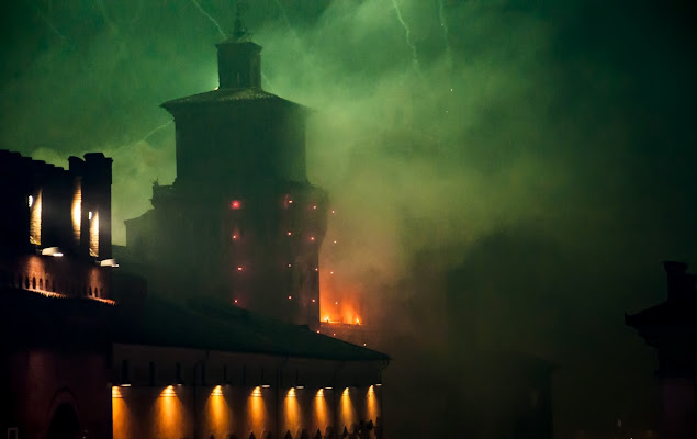 Castle on Fire di marikarossiphotography