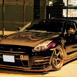 NISSAN GT-R