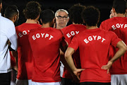 Egypt's Argentinian coach Hector Raul Cuper addresses players during a training session in Port-Gentil on January 14, 2017, during the 2017 Africa Cup of Nations football tournament in Gabon.