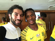 Bafana Bafana attacking midfielder Themba Zwane poses with Mohamed Salah lookalike in Egypt. 
