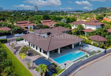 Villa avec piscine et jardin 4