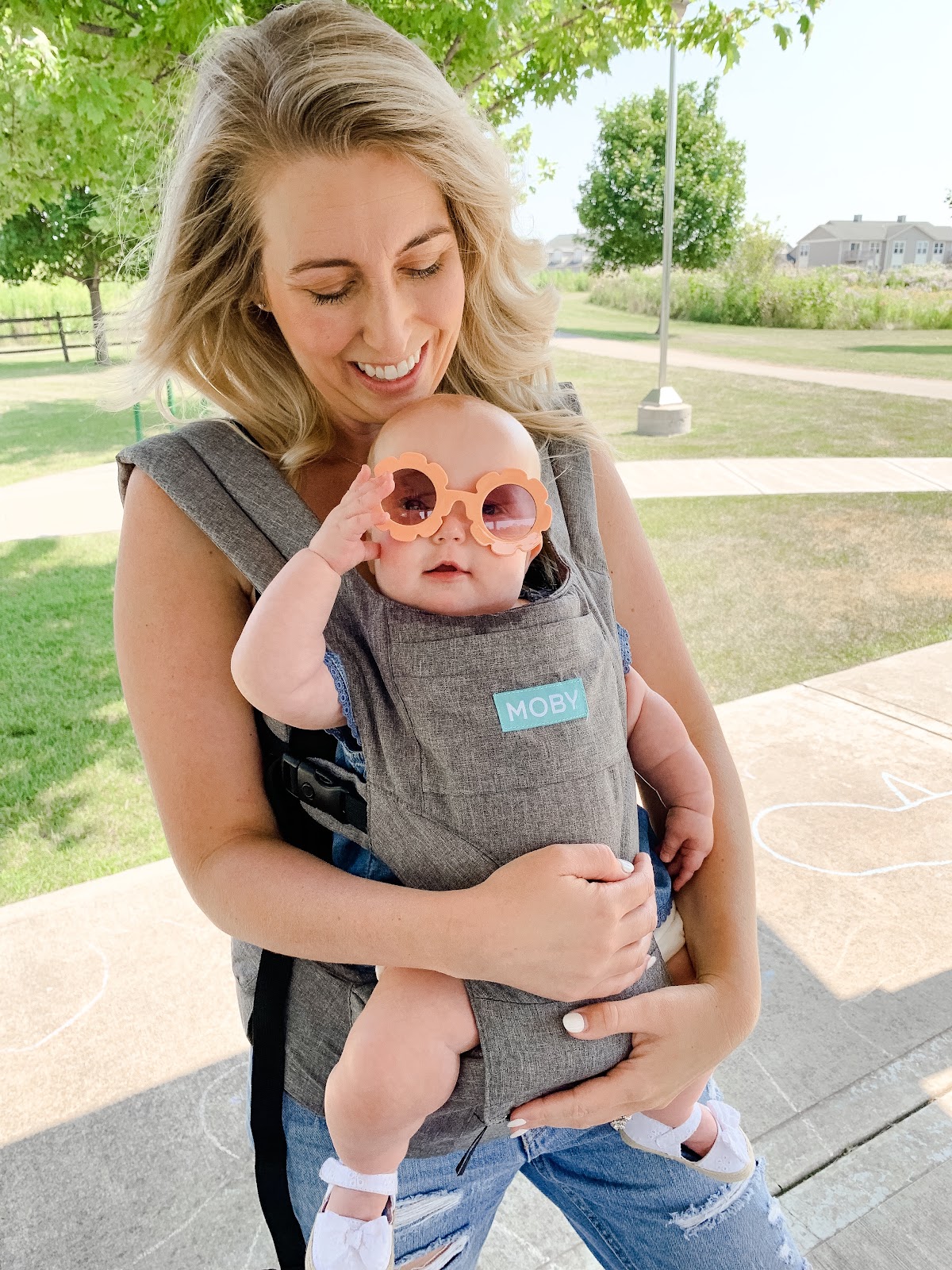 Moby 2-in-1 Carrier + Hip Seat Review: The Perfect Carrier for the Mom ...