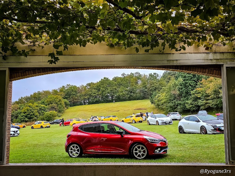 ルーテシアのcarol racing Renault・メガメガーヌミート・ルーテシア10周年・ルノー祭り・10月もよろしくお願いしますに関するカスタム事例の投稿画像13枚目