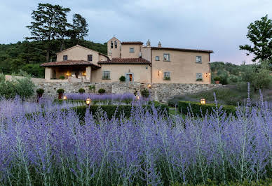 Corps de ferme avec jardin et piscine 1