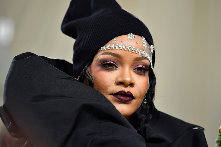 Rihanna can serve a jaw-dropping beauty look even while pregnant, and she has not disappointed.