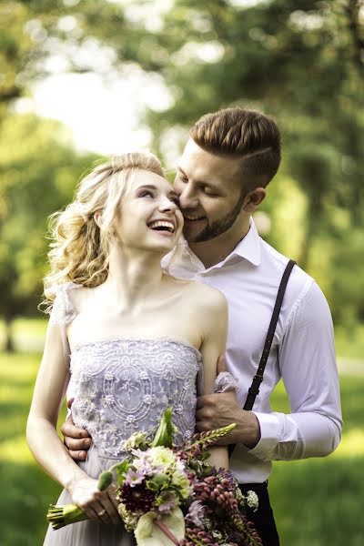 Fotógrafo de casamento Darya Carikova (tsarikova). Foto de 24 de junho 2016