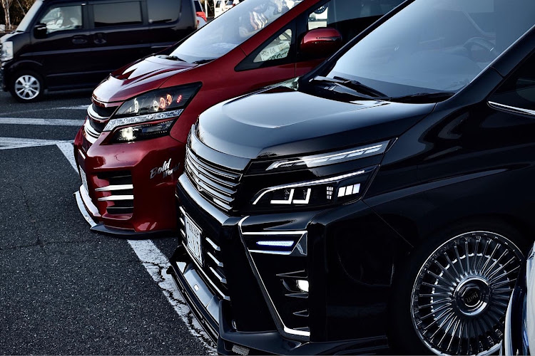 ヴォクシーの車好きと繋がりたい・ヴォクシー・ヴェルファイア20系・徳島・お友達とコラボに関するカスタム事例の投稿画像2枚目
