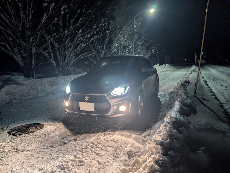 スイフトスポーツのドライブ・夜間撮影・さむい・雪コラボに関するカスタム事例の投稿画像1枚目