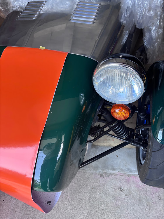 セブン 1700SSのスーパーセブン・ロータス・DIY・ガレージライフ・レーシングストライプに関するカスタム事例の投稿画像2枚目