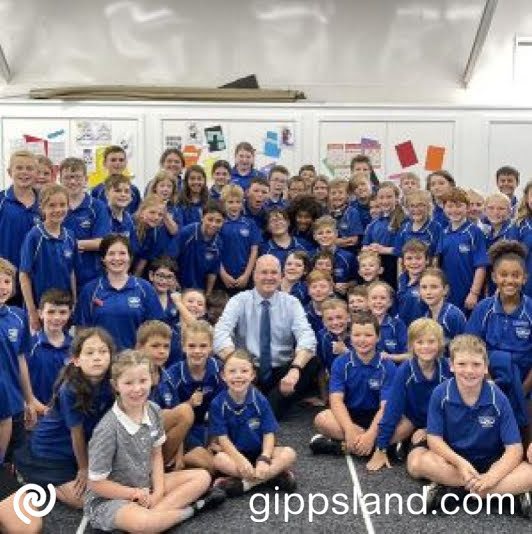 Danny O'Brien, the Nationals Member for Gippsland South, pictured with enthusiastic students in grades 3-6 at Longford Primary School