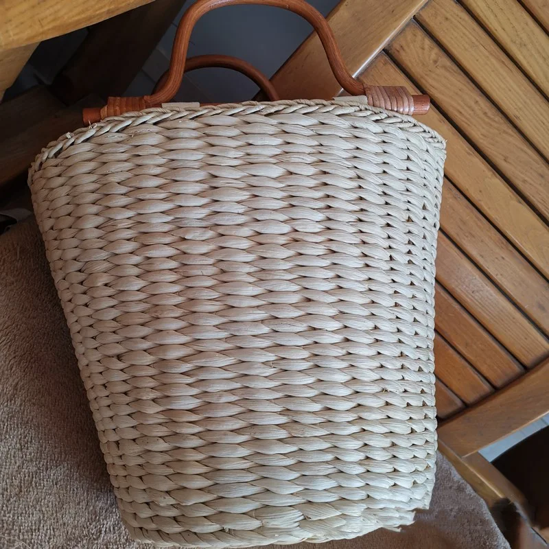 Title 4, Vogelbestickte Stroh-Stofftasche mit Holzdekora...