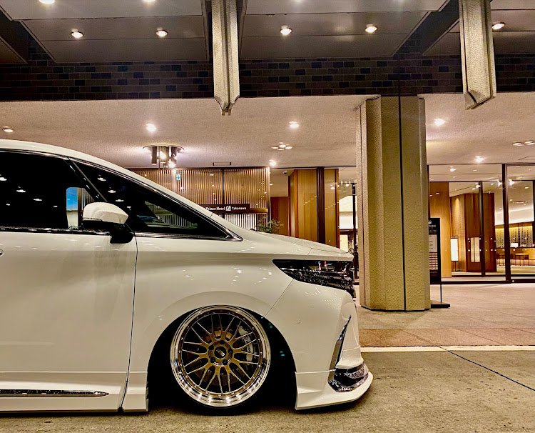 アルファードのKAZSUS・J-LINE・BBS LM・bremboに関するカスタム事例の投稿画像2枚目