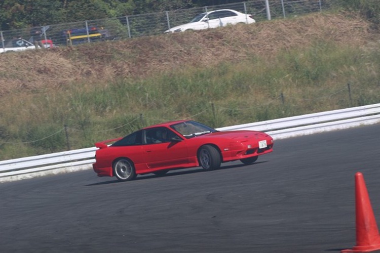 180SXの#走行会・#ドリフト・うんこ・走行会参加・最近寒いに関するカスタム事例の投稿画像1枚目