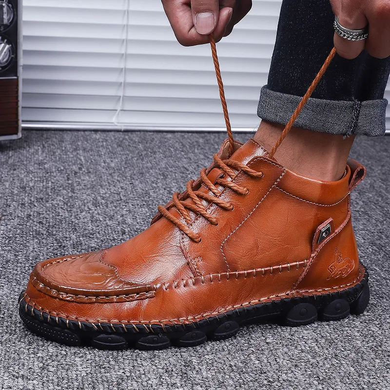 Botas Martin Britânicas de Couro Casual de Inverno, Corte Médio, Conforto e Estilo para Homens no Inverno.