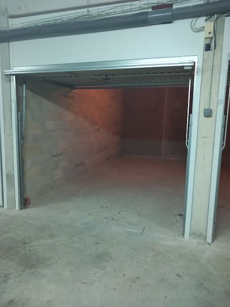 Location  parking  15 m² à La Ciotat (13600), 150 €