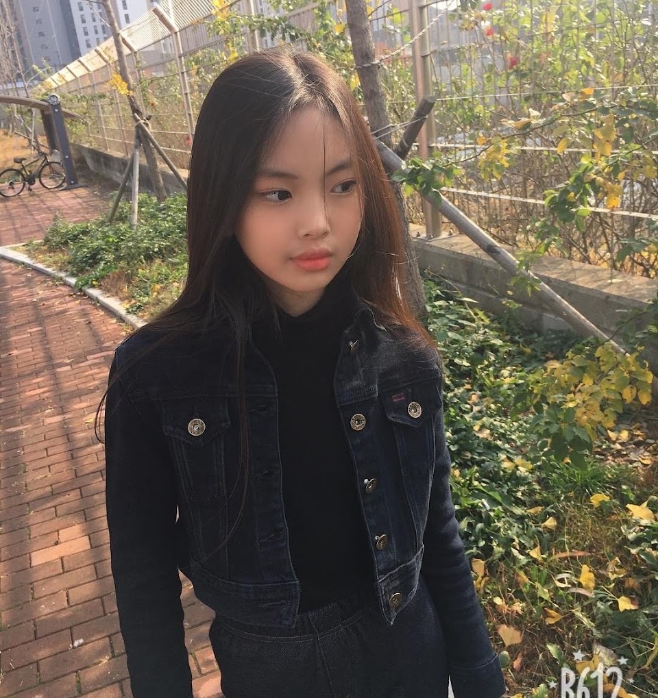 14-Year-Old NewJeans' Hyein Stuns with her model-like vibes at