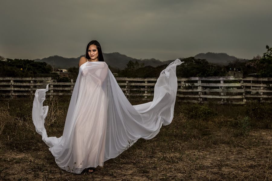 Fotografo di matrimoni Ben Berges (benbergesfotogr). Foto del 25 marzo 2017