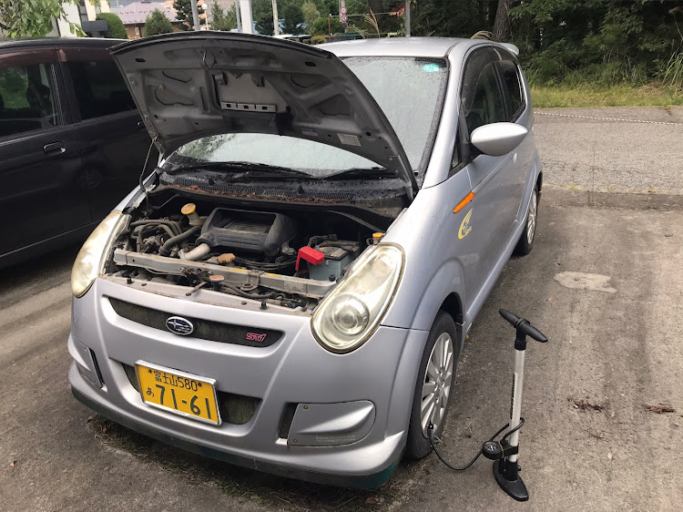 R2のスバルR2・ボンネットヒンジ壊れた・放置車両に関するカスタム事例の投稿画像2枚目