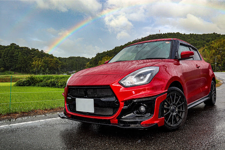 スイフトスポーツのzc33s・swiftsport・車写活・虹とコラボに関するカスタム事例の投稿画像1枚目