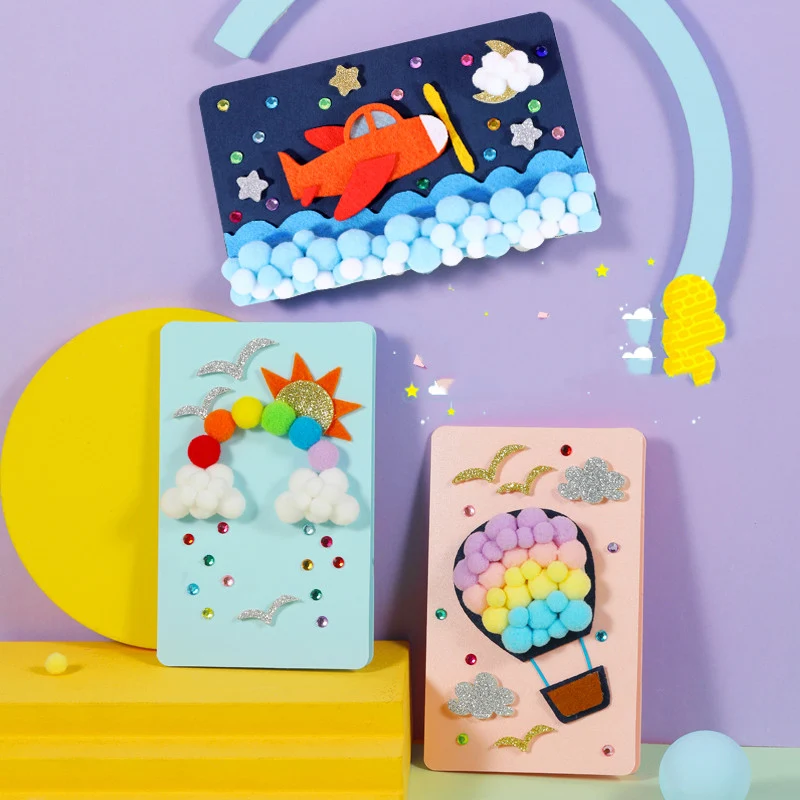 Handgemaakte verjaardagskaart DIY pakket met papier en vliesmateriaal om je eigen unieke wenskaart te maken.