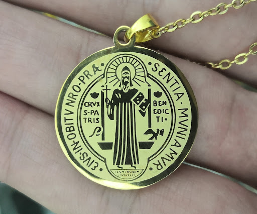 Title 9, Round Brand O-shaped Necklace Pendant