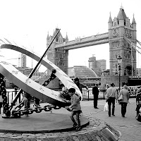 La meridiana del Tower Bridge di 