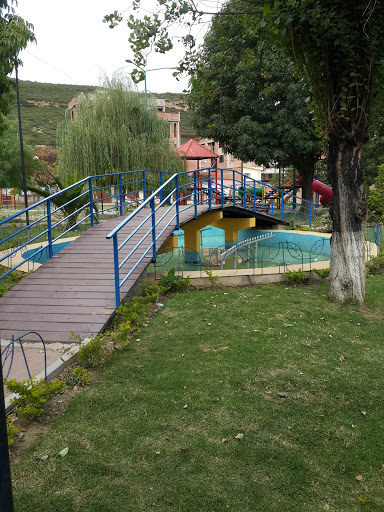 Puente Y Fuente De agua Parque del maestro Sud 