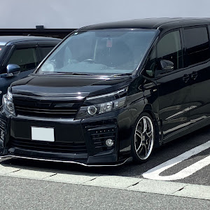 ヴォクシー ZRR80W