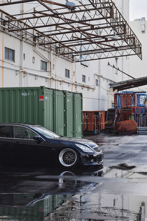 スカイラインのg37・v36・神戸・Meister M1に関するカスタム事例の投稿画像1枚目