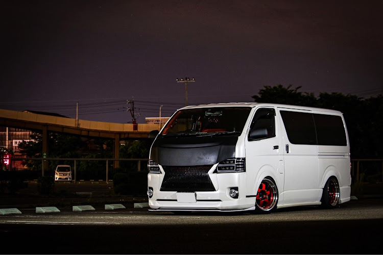ハイエースバンのハイエース・ハイエース好きな人と繋がりたい・インスタもよろしくお願いします・車高下げたい・カメ活に関するカスタム事例の投稿画像1枚目
