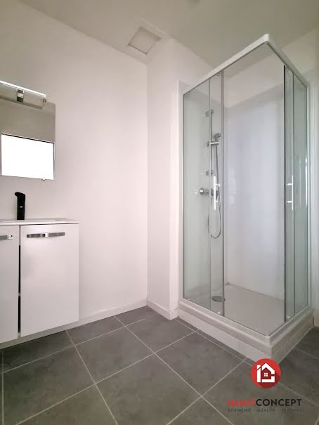 Location  appartement 1 pièce 30 m² à Bagnols-sur-ceze (30200), 380 €