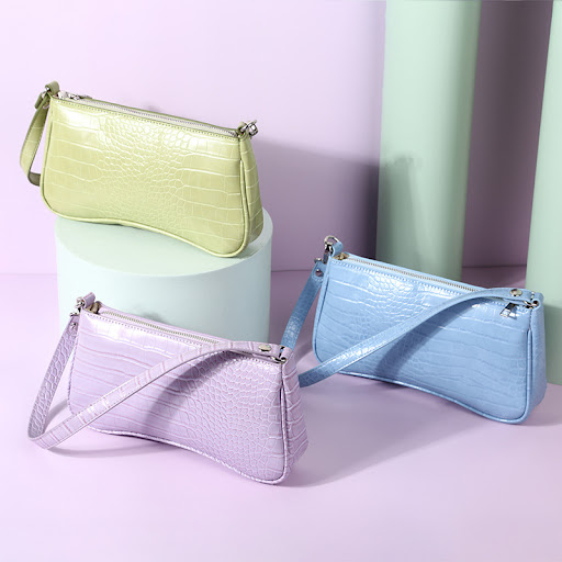 Title 3, One-shoulder baguette bag Versatile elegance fo...