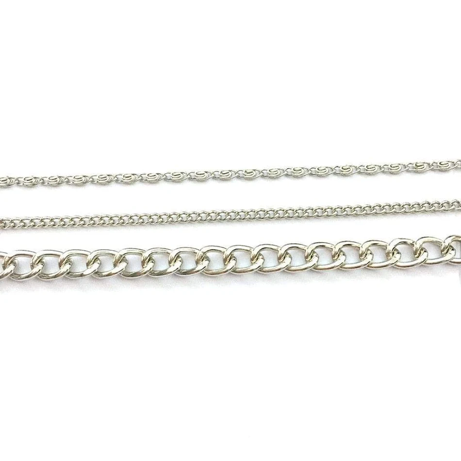 Punk stijl veelzijdige gepersonaliseerde broekketting. Voeg een unieke touch toe aan je outfit. Duurzaam en verstelbaar. Jouw perfecte accessoire.