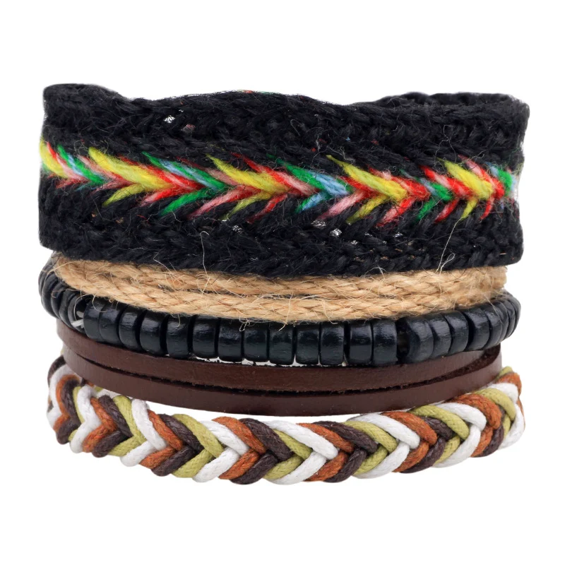 Bracelet Combiné Multi-Racines Ornement, Fait Main, Cuir de Vache, Perles en Bois, Tissage Perlé. Un bijou unique et élégant pour tous les jours.