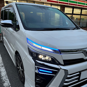 ヴォクシー ZRR80W