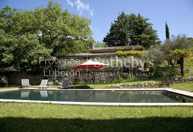 Maison avec piscine et jardin 3