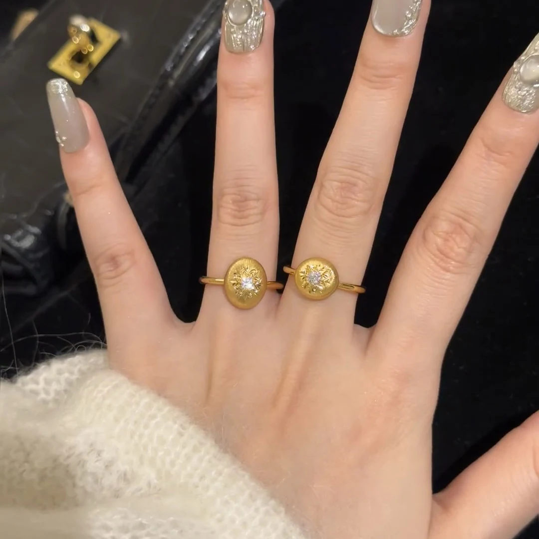 Title 1, Modieuze retro ring met geborstelde sneeuwvlok....