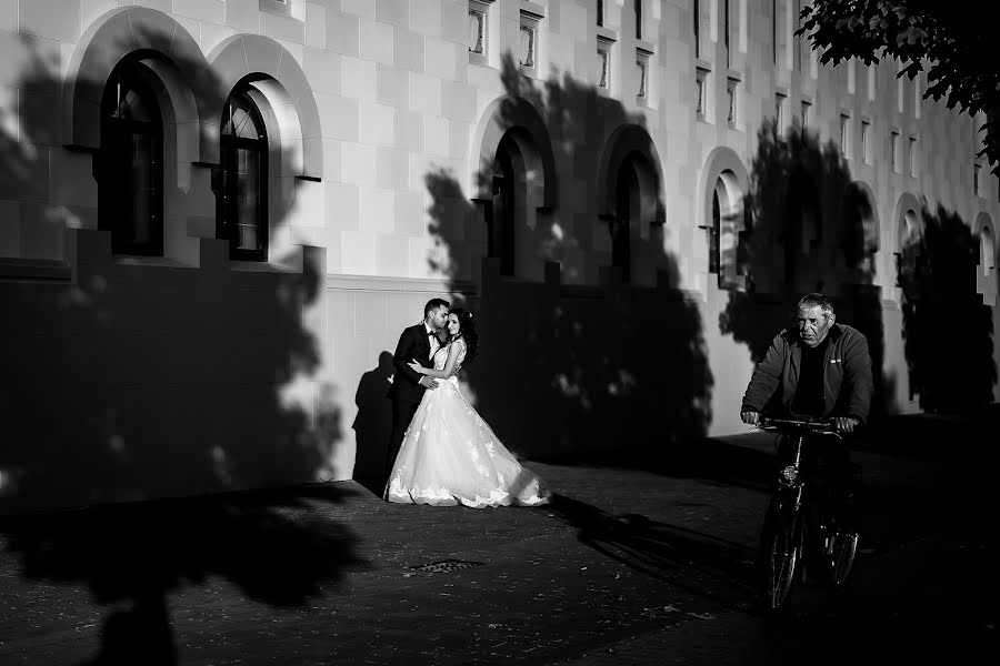 Fotógrafo de casamento Curticapian Calin (calin). Foto de 7 de janeiro 2020