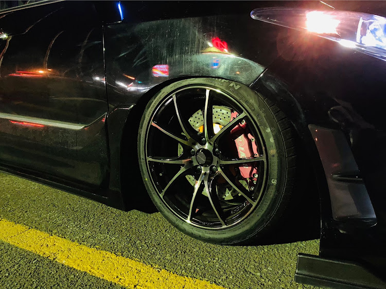 エスティマのイデアルブレーキ・カーテシランプ・きたない車・スタッドレスタイヤに関するカスタム事例の投稿画像2枚目