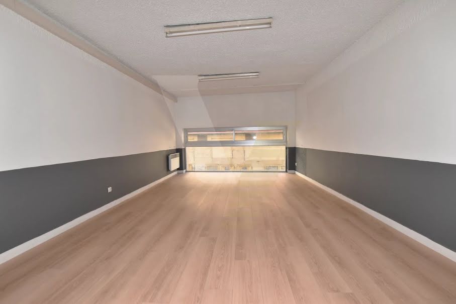 Location  locaux professionnels 5 pièces 133 m² à Beziers (34500), 875 €