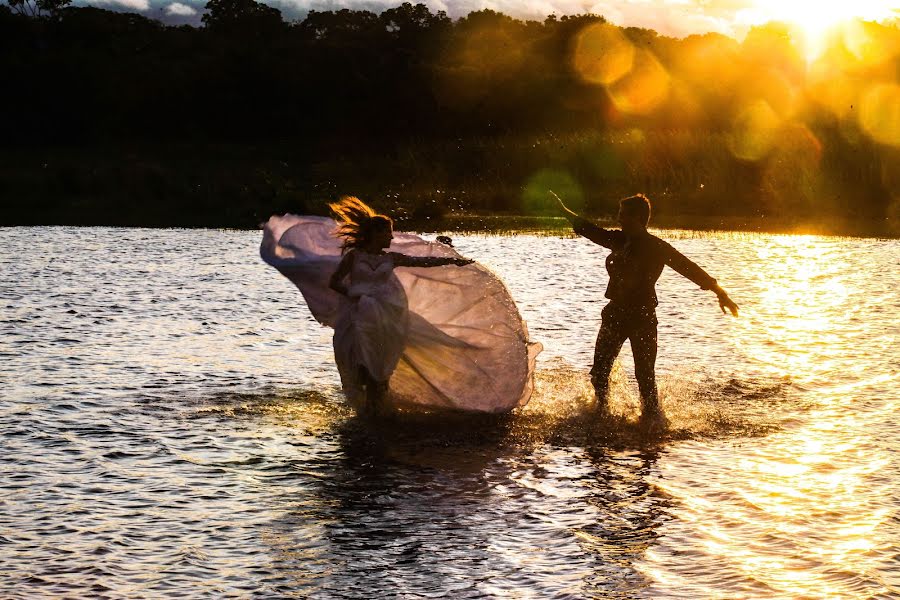 Wedding photographer Luis Arnez (arnez). Photo of 10 July 2015