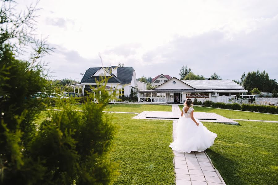 Wedding photographer Olya Glotova (glotova). Photo of 31 March 2019