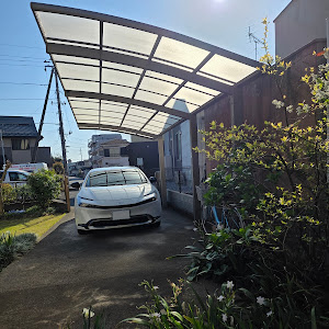プリウス MXWH61
