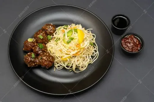 Veg Hakka Noodles With Manchurian Gravy Bowl