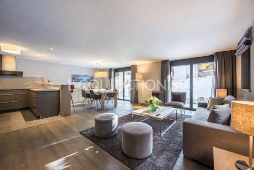 Open kitchen and modern bright living room - Luxury seasonal rental property in Zermatt, 8 rooms, 2 bedrooms